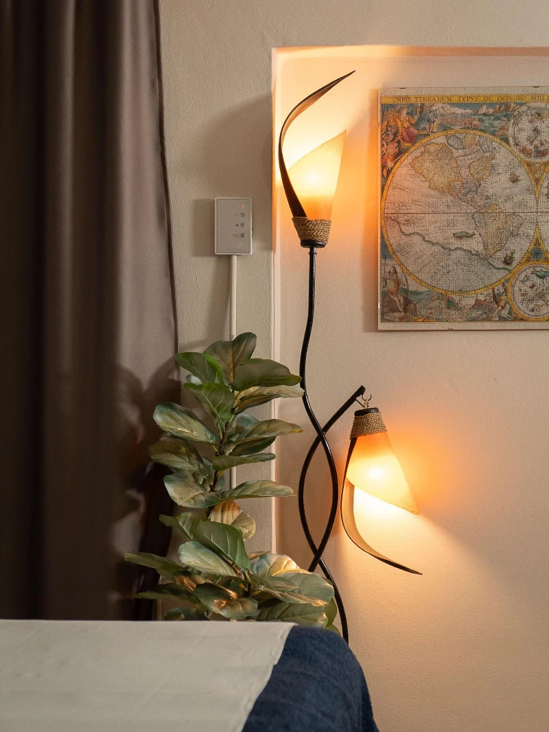 Lampade calde e atmosfera raccolta presso lo studio JustZen